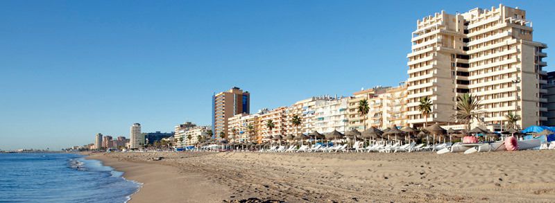 Испания пляжи курорта Фуэнхирола на Коста дель Соль